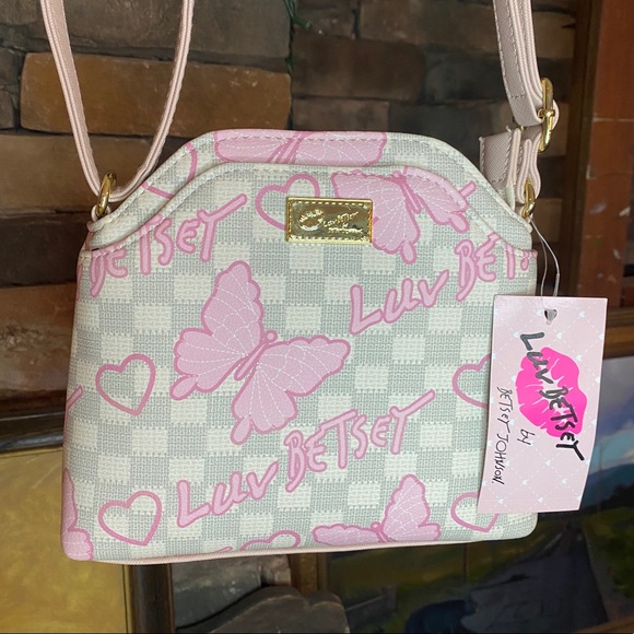 Betsey Johnson Handbags - Betsy Johnson Crossbody 🌸 Luv Betsy NWT
